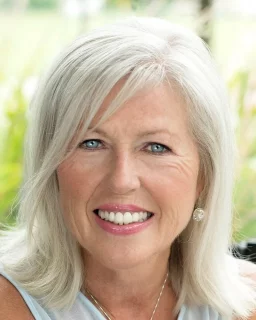 Wendy_4631_Crop2_PhotobyLindseyGibeau